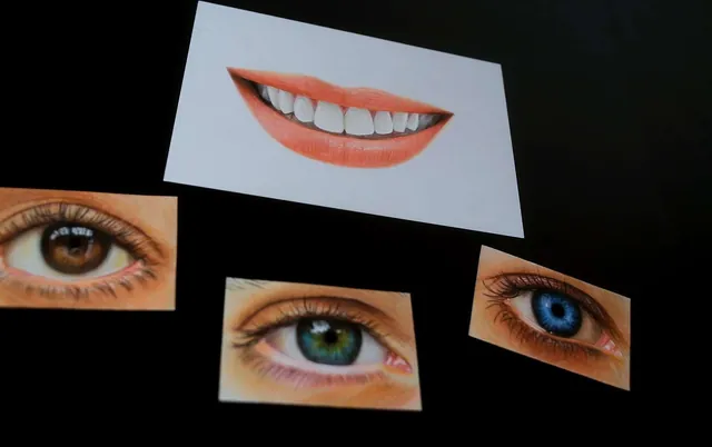 Estudos de olhos e boca desenhados com lápis de cor, do material do curso